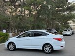 Hyundai Accent-11