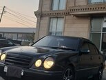 Mercedes E 240-2