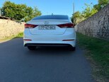 Hyundai Elantra-12