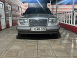 Mercedes 200 E-1