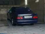 Mercedes E 270-9