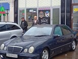 Mercedes E 270-1