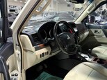 Mitsubishi Pajero-12