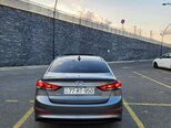Hyundai Elantra-2