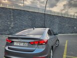 Hyundai Elantra-11