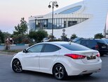 Hyundai Elantra-11