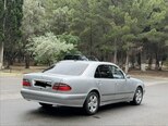 Mercedes E 240-11