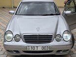 Mercedes E 320-1