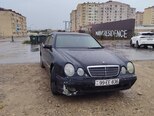 Mercedes E 200-1