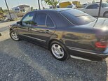 Mercedes E 270-9