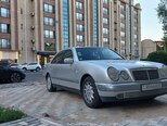 Mercedes E 240-1