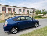 Toyota Prius-12