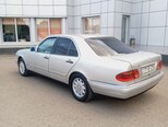Mercedes E 240-11