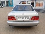Mercedes E 240-13