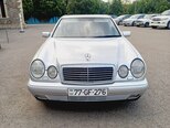Mercedes E 240-1