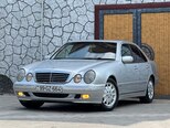 Mercedes E 220-1