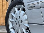 Mercedes E 220-11