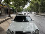 Mercedes E 240-1