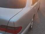 Mercedes E 240-11