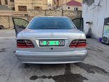 Mercedes E 220-2