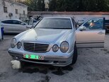 Mercedes E 220-1