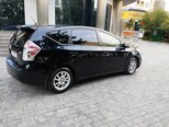 Toyota Prius V-8