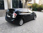 Toyota Prius V-9