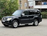 Mitsubishi Pajero-6