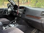 Mitsubishi Pajero-8