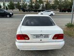 Mercedes E 200-2