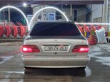 Mercedes E 240-2