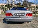 Mercedes E 200-2