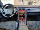 Mercedes E 200-11