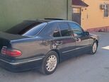 Mercedes E 270-4