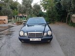 Mercedes E 240-1
