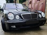 Mercedes E 270-1