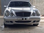 Mercedes E 220-1