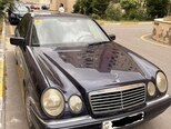 Mercedes E 230-1