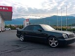 Mercedes E 240-1