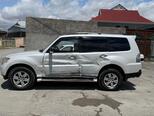 Mitsubishi Pajero-4