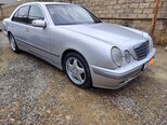 Mercedes E 220-1