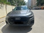 Audi Q8-1