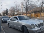 Mercedes E 220-11