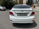 Hyundai Accent-4