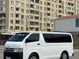 Toyota HiAce-5