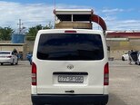 Toyota HiAce-11