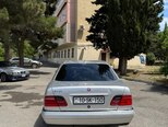 Mercedes E 230-5