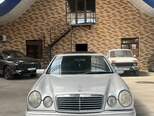 Mercedes E 240-1