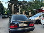 Mercedes E 240-4