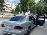 Mercedes E 240-11